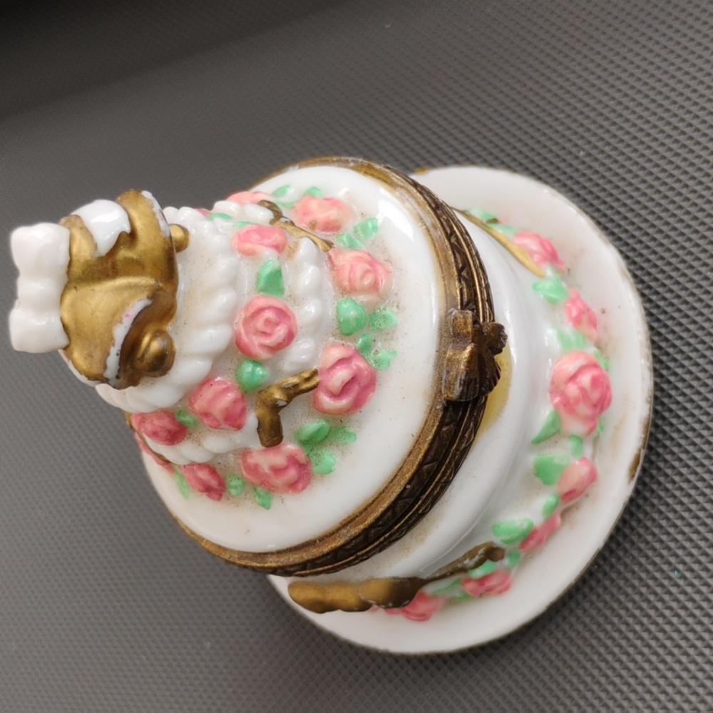 WEDDING CAKE 🎂 CHAMPAGNE 🍾 in ICE BUCKET TRINKET BOX  Porcelain